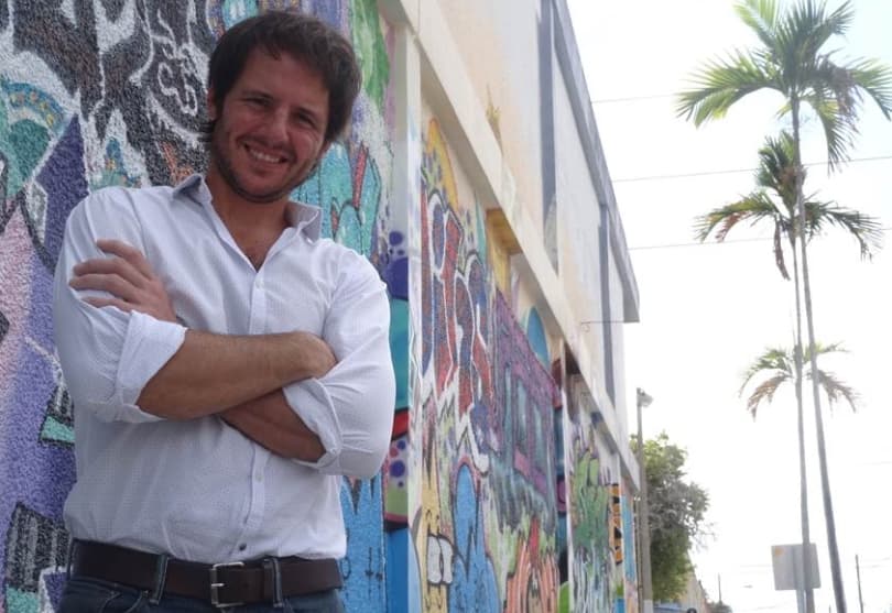 Portada de Carlos y Darío abre su operación en Miami