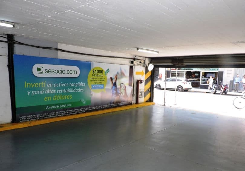Portada de Sesocio.com presente en gigantografías de Resting Car